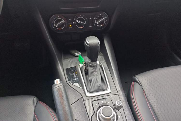 Used Mazda 3 Axela 2017 Sedan 1.5L Automatic Comfort Model Emission Standard China V Gear Lever