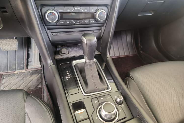 Used Mazda 3 Axela 2017 Sedan 1.5L Automatic Luxury Model Emission Standard China V Gear Lever