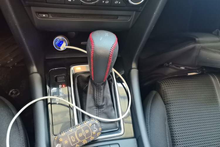 Used Mazda 3 Axela 2017 Hatchback 1.5L Automatic Luxury Model Emission Standard China V Gear Lever