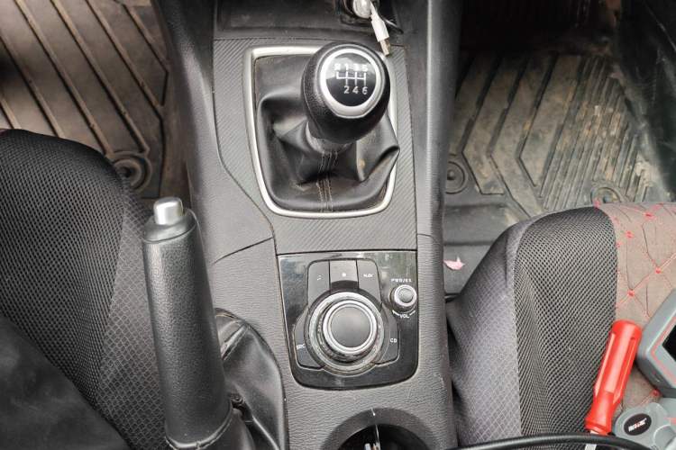 Used Mazda 3 Axela 2017 Sedan 1.5L Manual Comfort Model Emission Standard China V Gear Lever