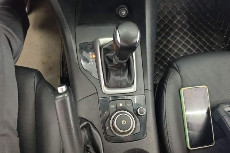 Used Mazda 3 Axela 2017 Sedan 1.5L Automatic Comfort Model Emission Standard China V Gear Lever