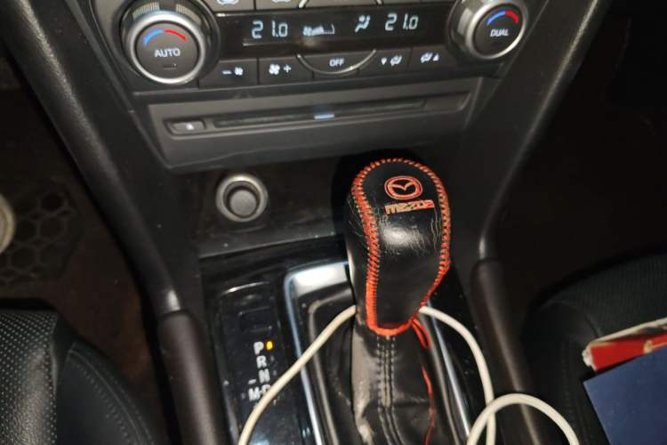 Used Mazda 3 Axela 2017 Hatchback 2.0L Automatic Sport Model China V Emission Standard Gear Lever