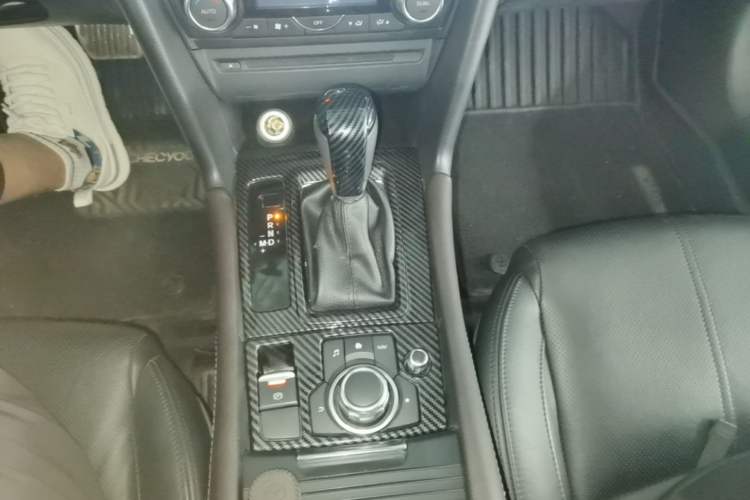 Used Mazda 3 Axela 2017 Hatchback 2.0L Automatic Sport Model China V Emission Standard Gear Lever