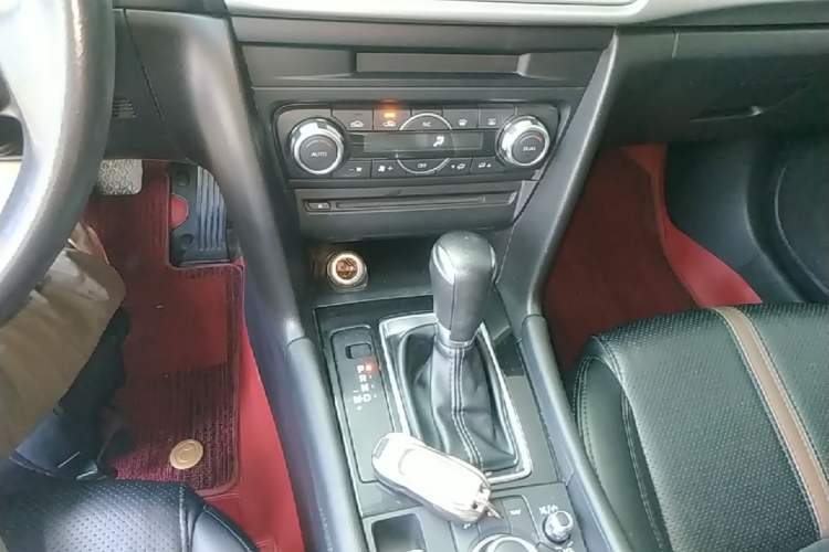 Used Mazda 3 Axela 2017 Sedan 1.5L Automatic Luxury Model Emission Standard China V Gear Lever