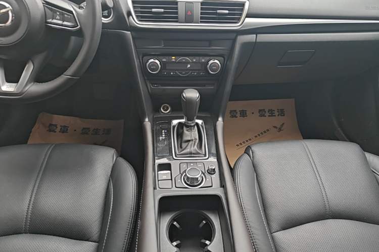 Used Mazda 3 Axela 2017 Hatchback 2.0L Automatic Sport Model China V Emission Standard Gear Lever
