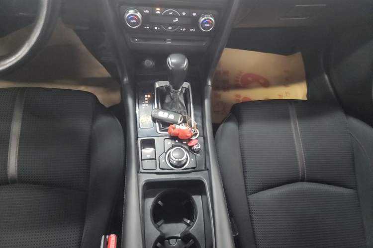 Used Mazda 3 Axela 2017 Sedan 1.5L Automatic Luxury Model Emission Standard China V Gear Lever