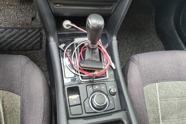 Used Mazda 3 Axela 2017 Hatchback 2.0L Automatic Luxury Model Emission Standard China V Gear Lever