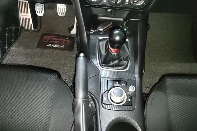 Used Mazda 3 Axela 2017 Sedan 1.5L Manual Comfort Model Emission Standard China V Gear Lever