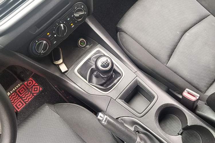 Used Mazda 3 Axela 2017 Sedan 1.5L Manual Comfort Model Emission Standard China V Gear Lever