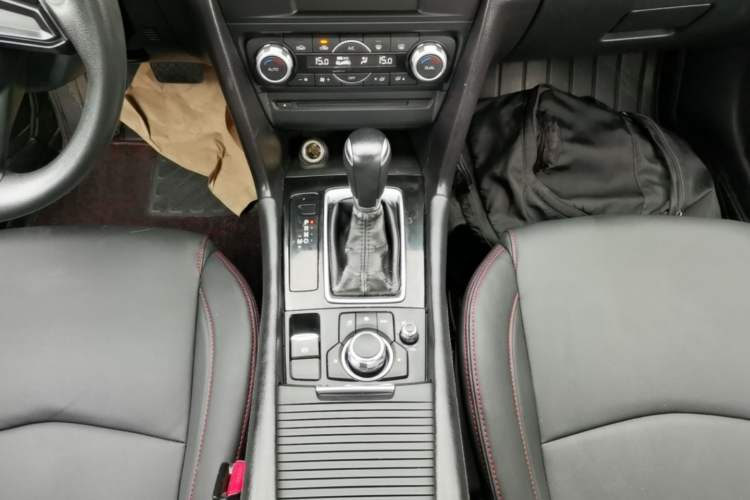 Used Mazda 3 Axela 2017 Sedan 1.5L Automatic Luxury Model Emission Standard China V Gear Lever
