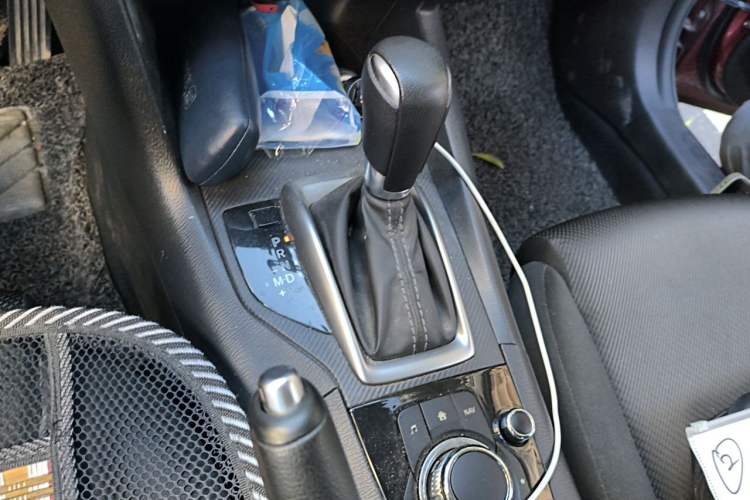 Used Mazda 3 Axela 2017 Sedan 1.5L Automatic Comfort Model Emission Standard China V Gear Lever