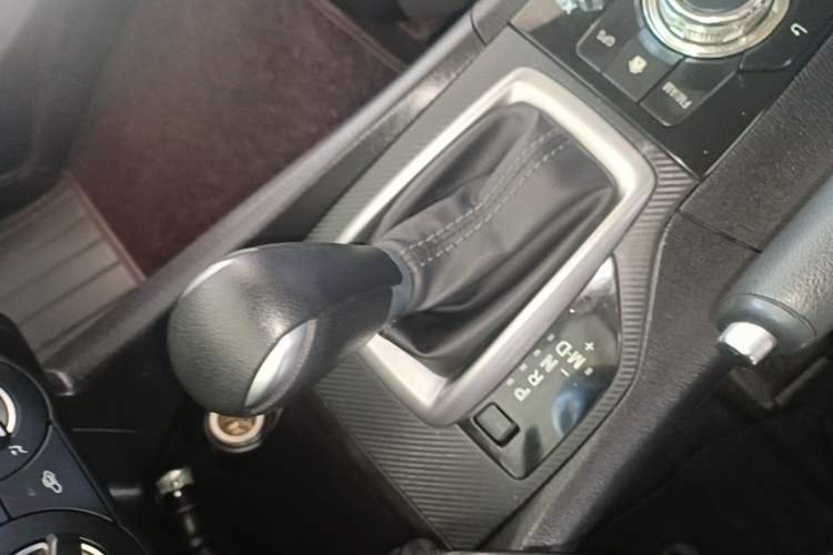 Used Mazda 3 Axela 2017 Sedan 1.5L Automatic Comfort Model Emission Standard China V Gear Lever