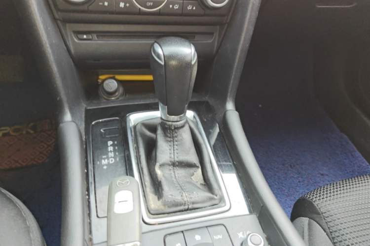 Used Mazda 3 Axela 2017 Hatchback 1.5L Automatic Luxury Model Emission Standard China V Gear Lever