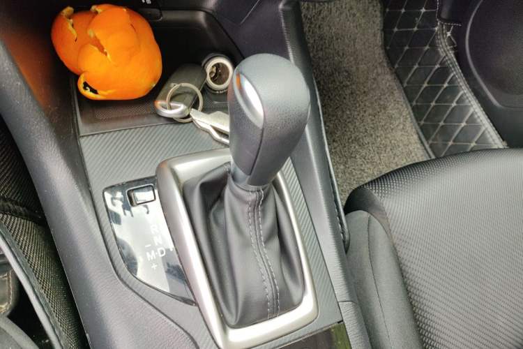 Used Mazda 3 Axela 2017 Hatchback 1.5L Automatic Comfort Model Emission Standard China V Gear Lever
