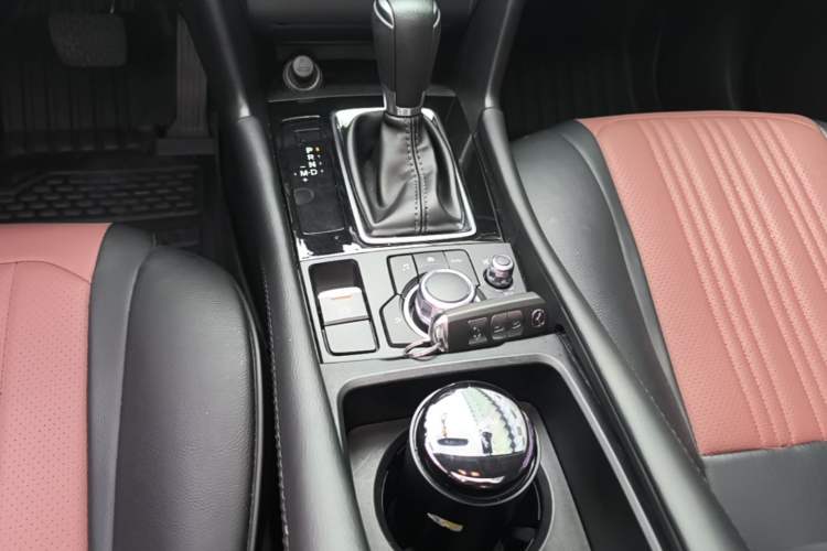 Used Mazda 3 Axela 2017 Sedan 1.5L Automatic Luxury Model Emission Standard China V Gear Lever