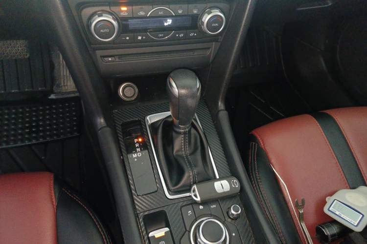 Used Mazda 3 Axela 2017 Hatchback 1.5L Automatic Luxury Model Emission Standard China V Gear Lever