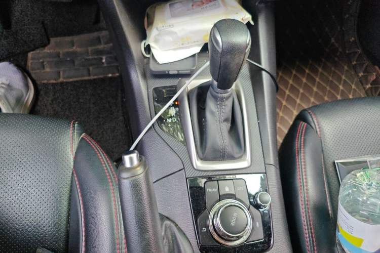 Used Mazda 3 Axela 2017 Sedan 1.5L Automatic Comfort Model Emission Standard China V Gear Lever