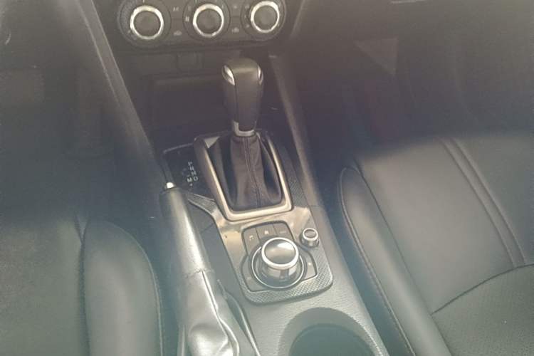 Used Mazda 3 Axela 2017 Hatchback 1.5L Automatic Comfort Model Emission Standard China V Gear Lever