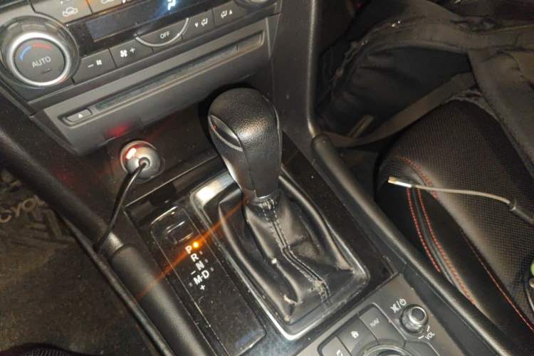 Used Mazda 3 Axela 2017 Hatchback 1.5L Automatic Luxury Model Emission Standard China V Gear Lever