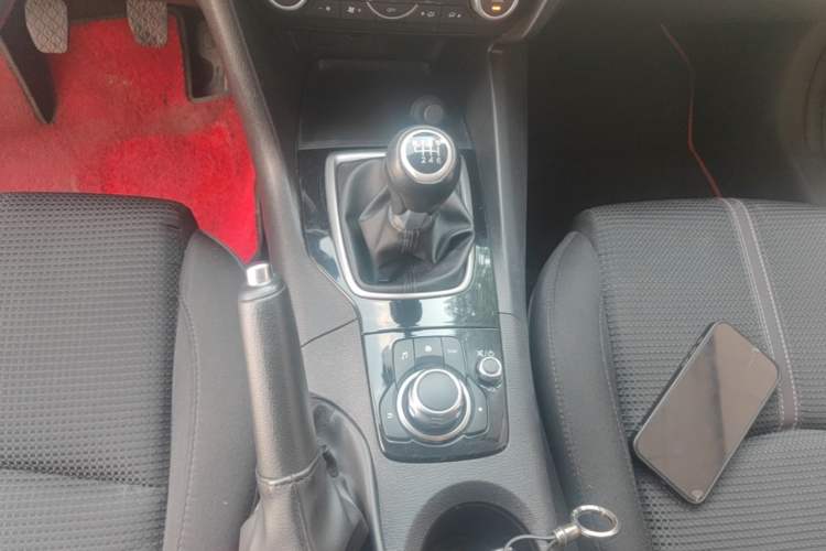 Used Mazda 3 Axela 2017 Sedan 1.5L Manual Luxury Model China VI Standard Gear Lever