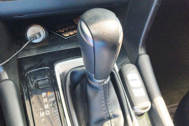 Used Mazda 3 Axela 2017 Sedan 1.5L Automatic Luxury Model Emission Standard China V Gear Lever