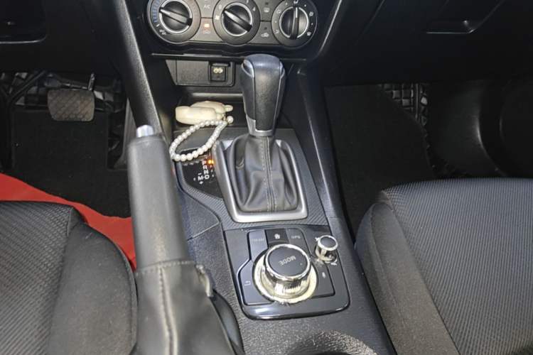 Used Mazda 3 Axela 2017 Sedan 1.5L Automatic Comfort Model Emission Standard China V Gear Lever