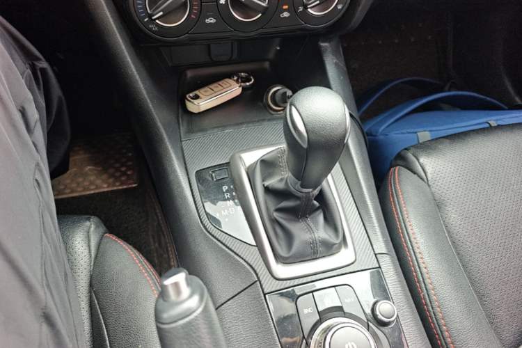 Used Mazda 3 Axela 2017 Sedan 1.5L Automatic Comfort Model Emission Standard China V Gear Lever