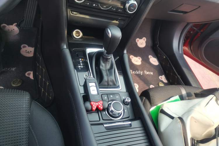 Used Mazda 3 Axela 2017 Sedan 1.5L Automatic Luxury Model Emission Standard China V Gear Lever