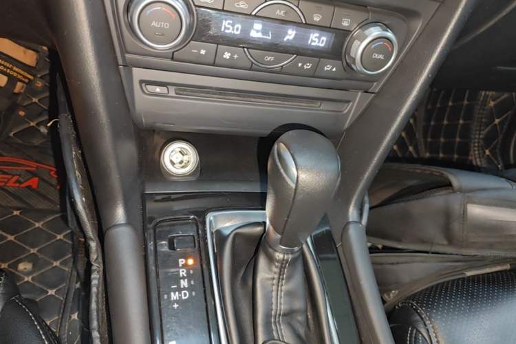 Used Mazda 3 Axela 2017 Sedan 1.5L Automatic Luxury Model Emission Standard China V Gear Lever