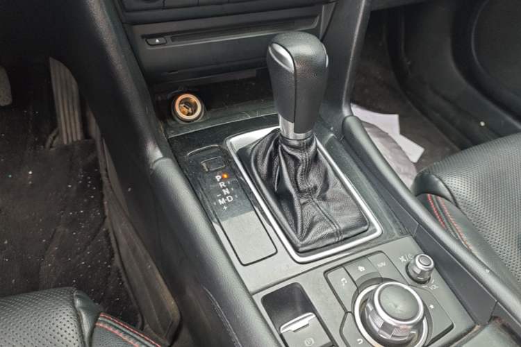 Used Mazda 3 Axela 2017 Sedan 1.5L Automatic Luxury Model Emission Standard China V Gear Lever