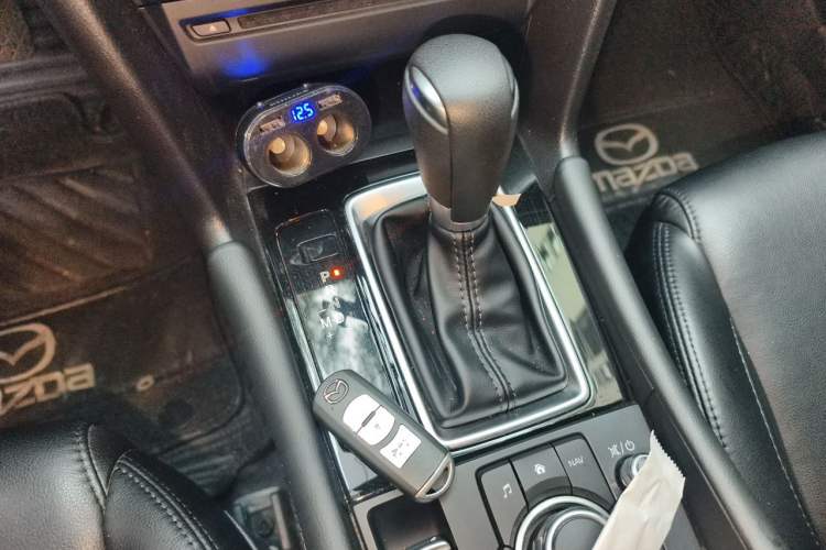 Used Mazda 3 Axela 2017 Sedan 1.5L Automatic Luxury Model Emission Standard China V Gear Lever