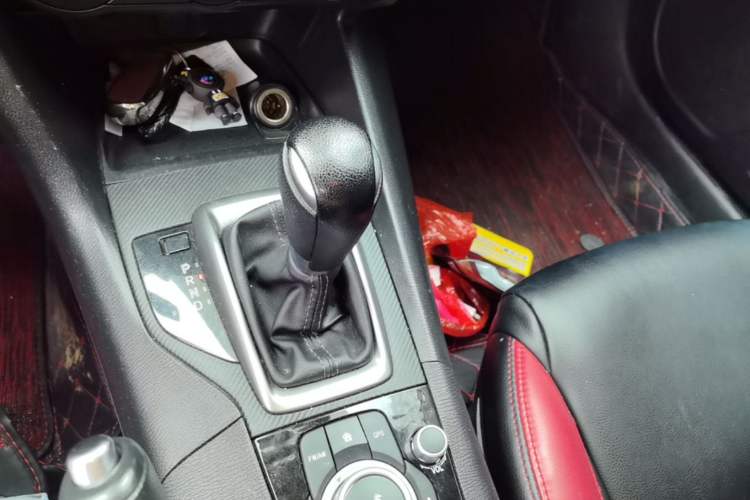 Used Mazda 3 Axela 2017 Sedan 1.5L Automatic Comfort Model Emission Standard China V Gear Lever