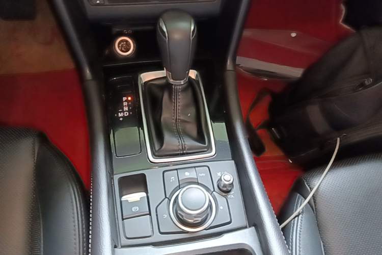 Used Mazda 3 Axela 2017 Hatchback 2.0L Automatic Sport Model China V Emission Standard Gear Lever