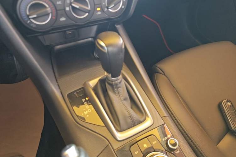 Used Mazda 3 Axela 2017 Sedan 1.5L Automatic Comfort Model Emission Standard China V Gear Lever