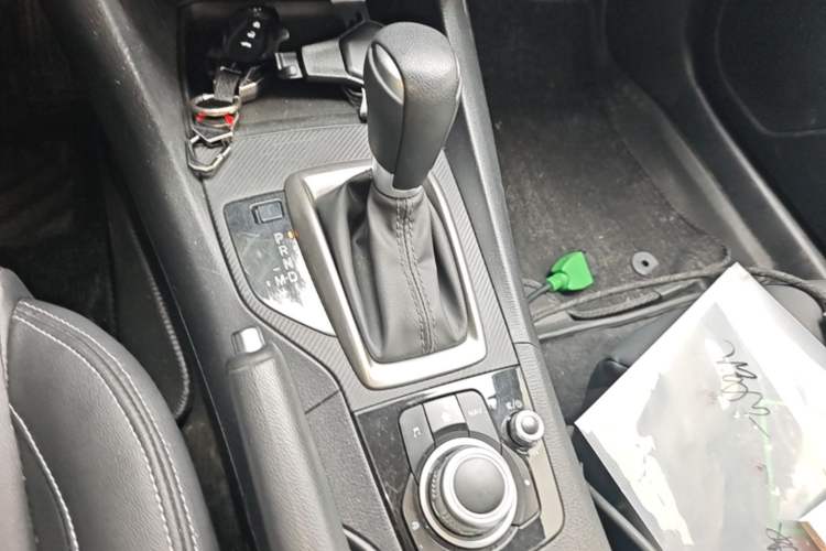 Used Mazda 3 Axela 2017 Sedan 1.5L Automatic Comfort Model Emission Standard China V Gear Lever