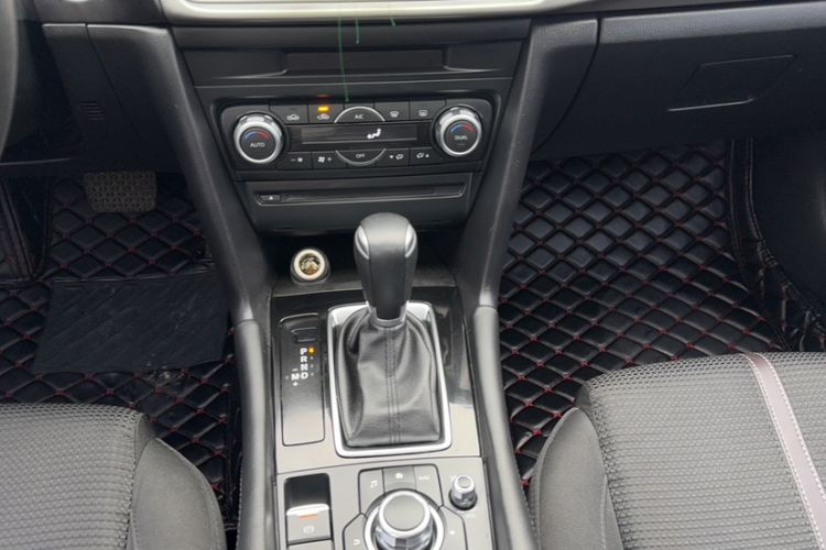 Used Mazda 3 Axela 2017 Hatchback 1.5L Automatic Luxury Model Emission Standard China V Gear Lever
