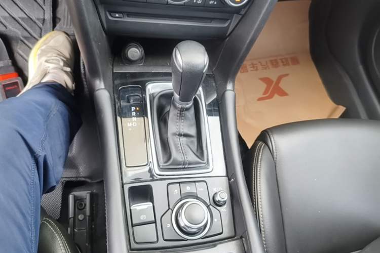 Used Mazda 3 Axela 2017 Sedan 1.5L Automatic Luxury Model Emission Standard China V Gear Lever