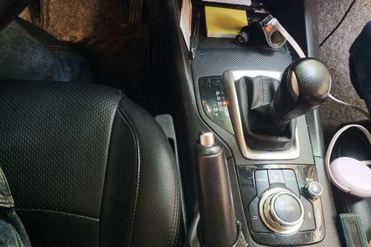 Used Mazda 3 Axela 2017 Sedan 1.5L Automatic Comfort Model Emission Standard China V Gear Lever