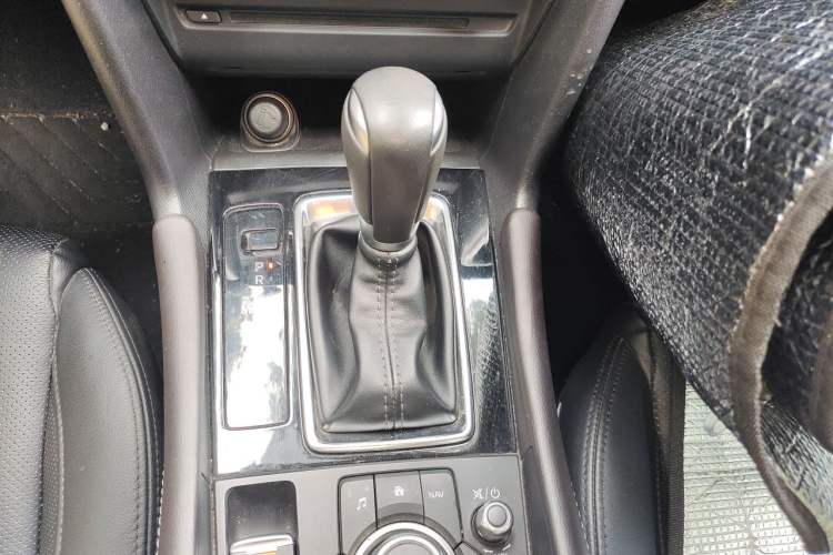 Used Mazda 3 Axela 2017 Hatchback 2.0L Automatic Sport Model China V Emission Standard Gear Lever
