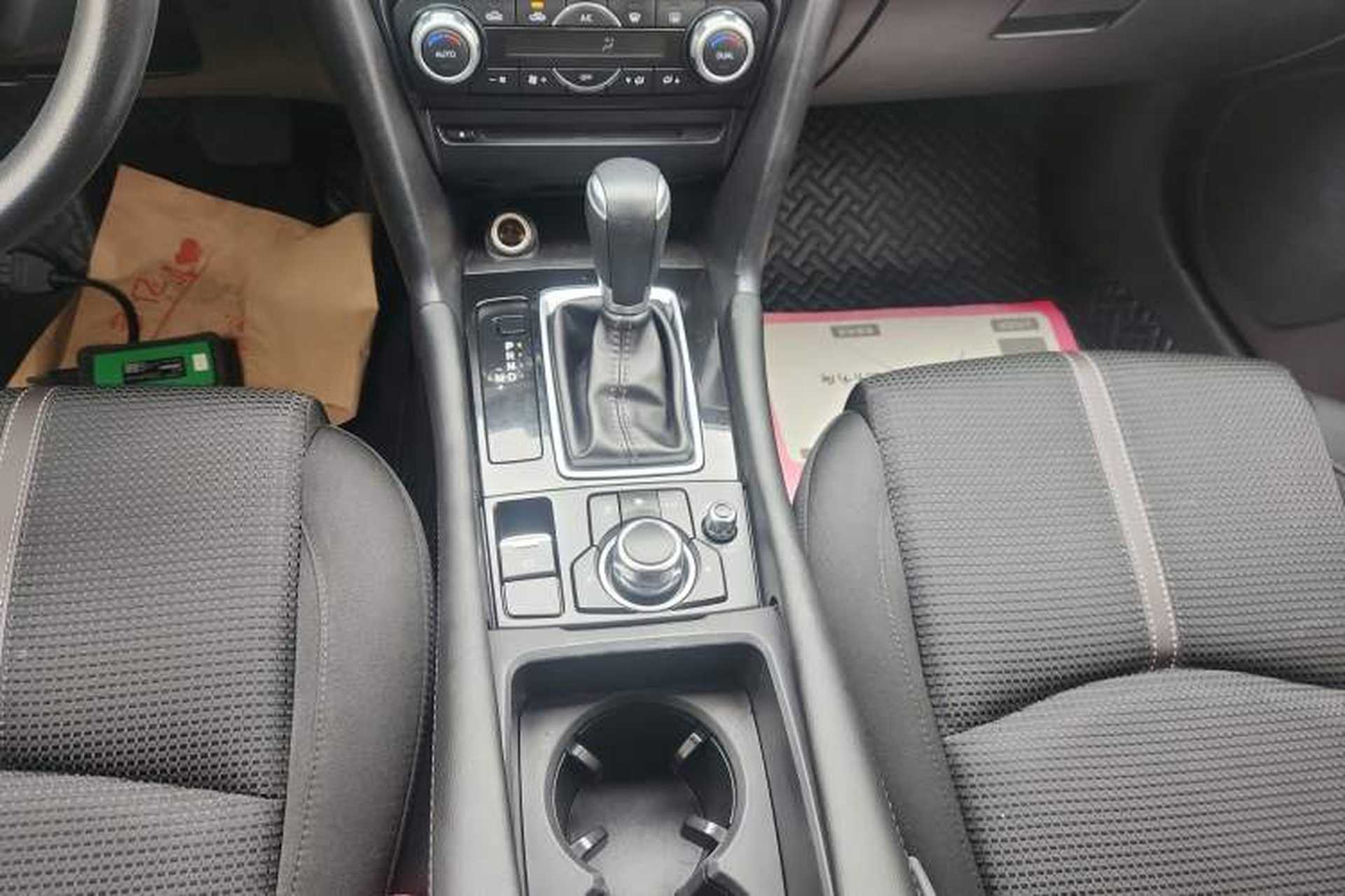 Used Mazda 3 Axela 2017 Sedan 1.5L Automatic Luxury Model China VI Standard Gear Lever