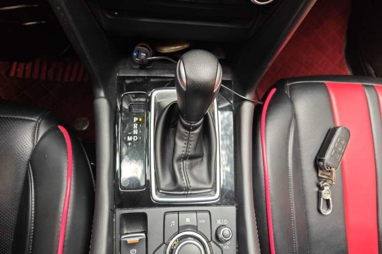 Used Mazda 3 Axela 2017 Sedan 1.5L Automatic Luxury Model China VI Standard Gear Lever