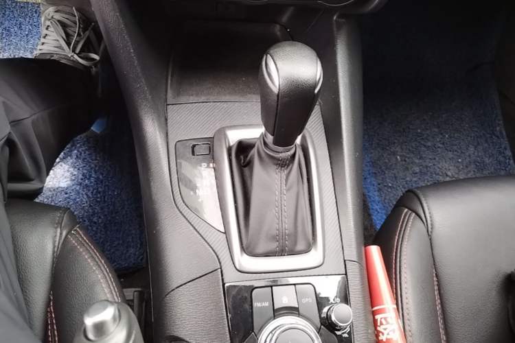 Used Mazda 3 Axela 2017 Sedan 1.5L Automatic Comfort Model Emission Standard China V Gear Lever