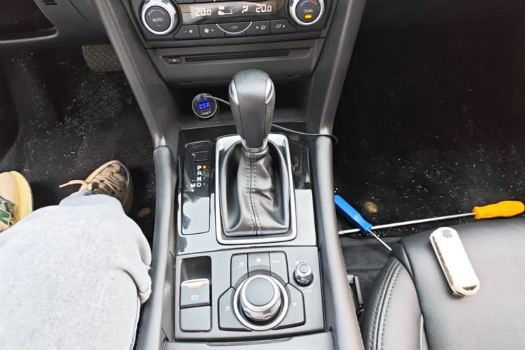 Used Mazda 3 Axela 2017 Sedan 1.5L Automatic Luxury Model Emission Standard China V Gear Lever