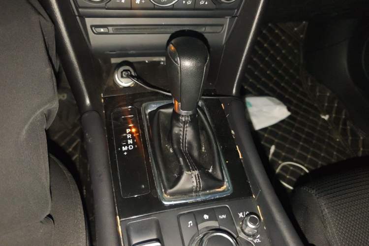 Used Mazda 3 Axela 2017 Sedan 1.5L Automatic Luxury Model Emission Standard China V Gear Lever