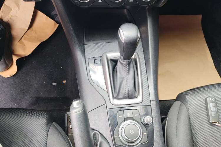 Used Mazda 3 Axela 2017 Sedan 1.5L Automatic Comfort Model Emission Standard China V Gear Lever