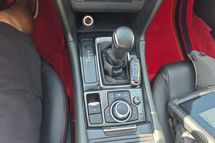 Used Mazda 3 Axela 2017 Sedan 1.5L Automatic Luxury Model Emission Standard China V Gear Lever