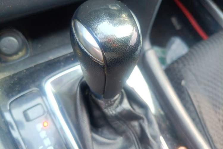 Used Mazda 3 Axela 2017 Sedan 1.5L Automatic Luxury Model Emission Standard China V Gear Lever