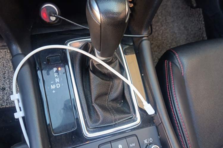 Used Mazda 3 Axela 2017 Hatchback 1.5L Automatic Luxury Model Emission Standard China V Gear Lever