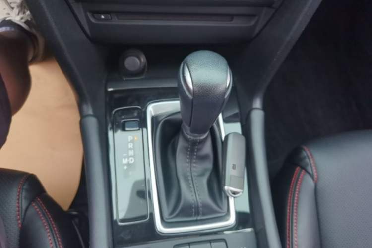 Used Mazda 3 Axela 2017 Sedan 1.5L Automatic Luxury Model Emission Standard China V Gear Lever