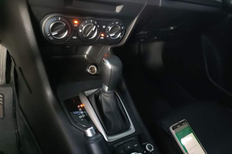 Used Mazda 3 Axela 2017 Sedan 1.5L Automatic Comfort Model Emission Standard China V Gear Lever